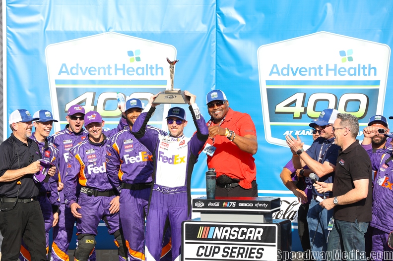 Hamlin clips Larson for thrilling last lap Cup victory at Kansas