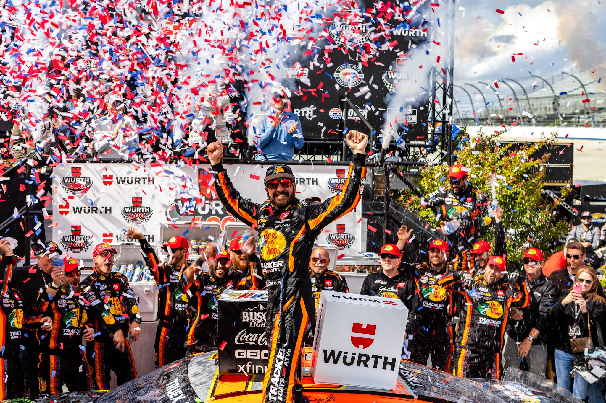 Martin Truex Jr. snaps winless drought; returns to Cup Series Victory Lane at Dover