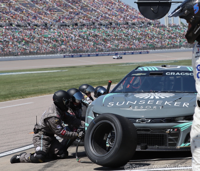 Chastain and Gragson trade blows on pit road