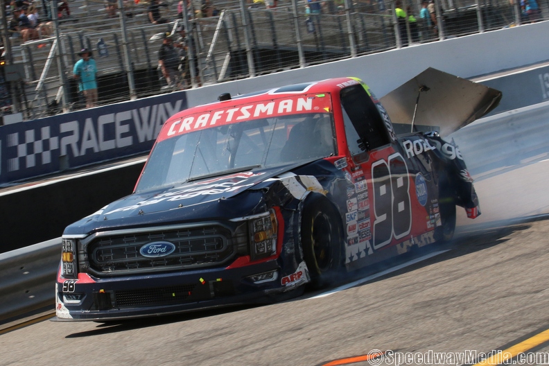 Dominant trucks hand Enfinger Gateway victory in late wreck