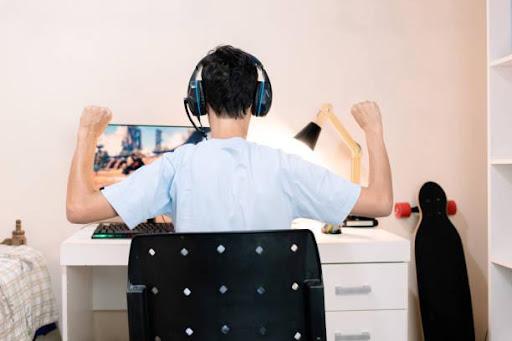 The Role of Esports in Online Multiplayer Gaming: Competitive Gaming at Its Best