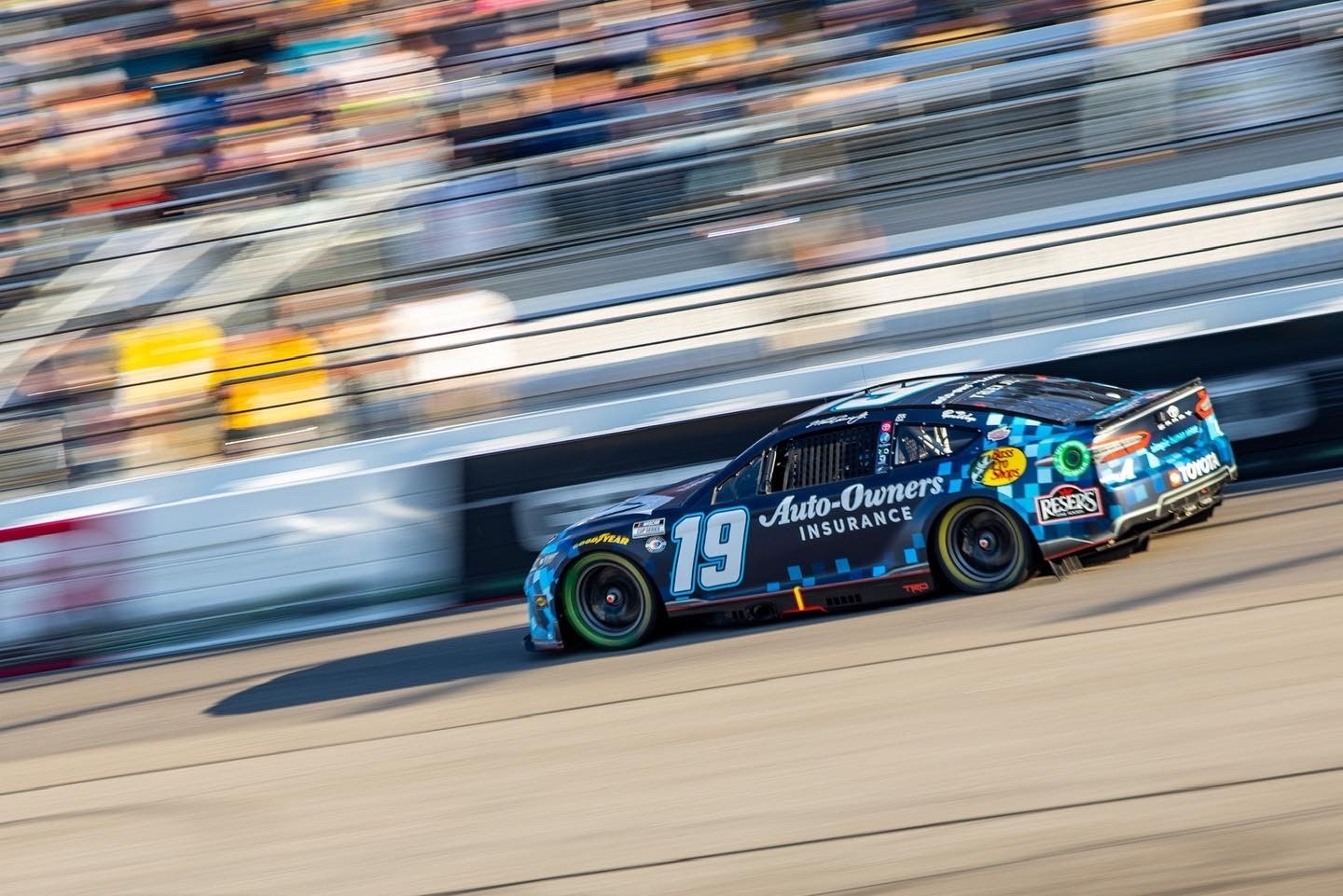 Auto Owners Insurance Racing Martin Truex Jr. Michigan Advance