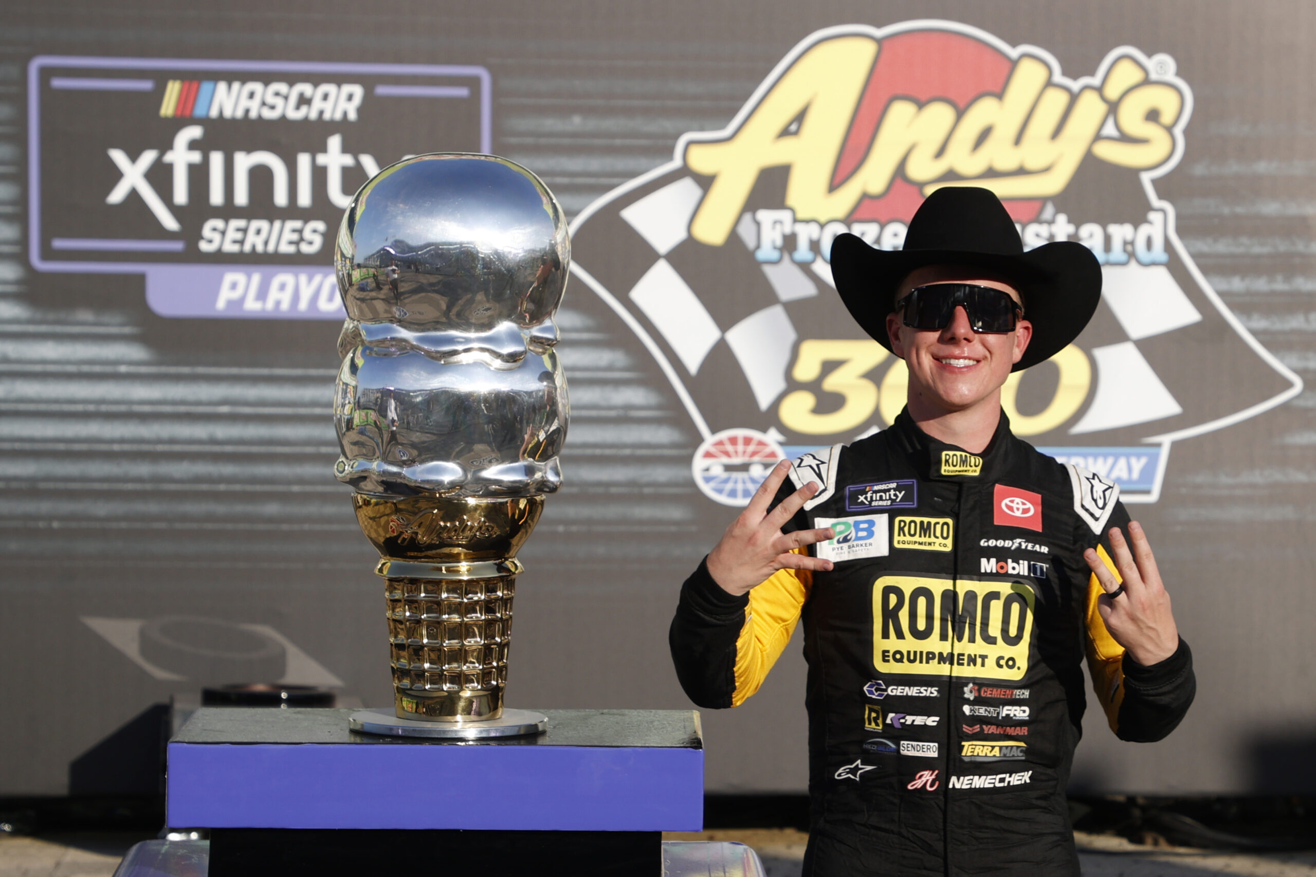 Nemechek clinches Round of 8 spot with late Xfinity victory at Texas