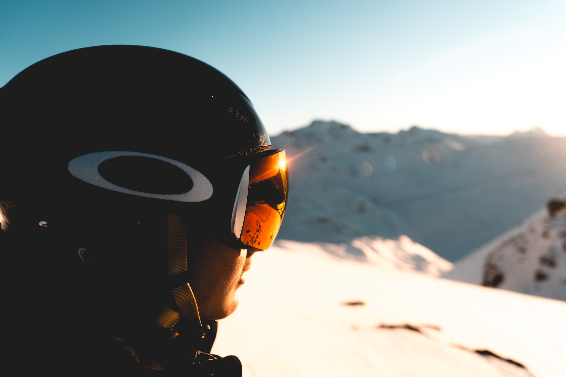 5 Main Reasons to Invest in a Pair of Skiing Glasses