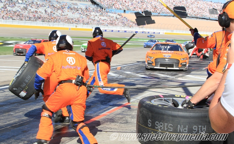 Speedway Shred: Unleashing the Power of Fat Burners in Your Nascar Fitness Regimen