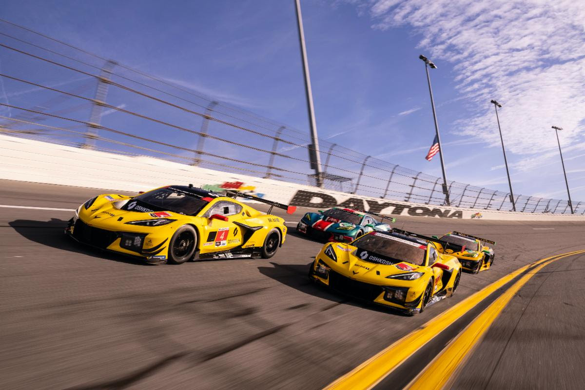 CORVETTE RACING AT DAYTONA: The Rolex 24 Challenge