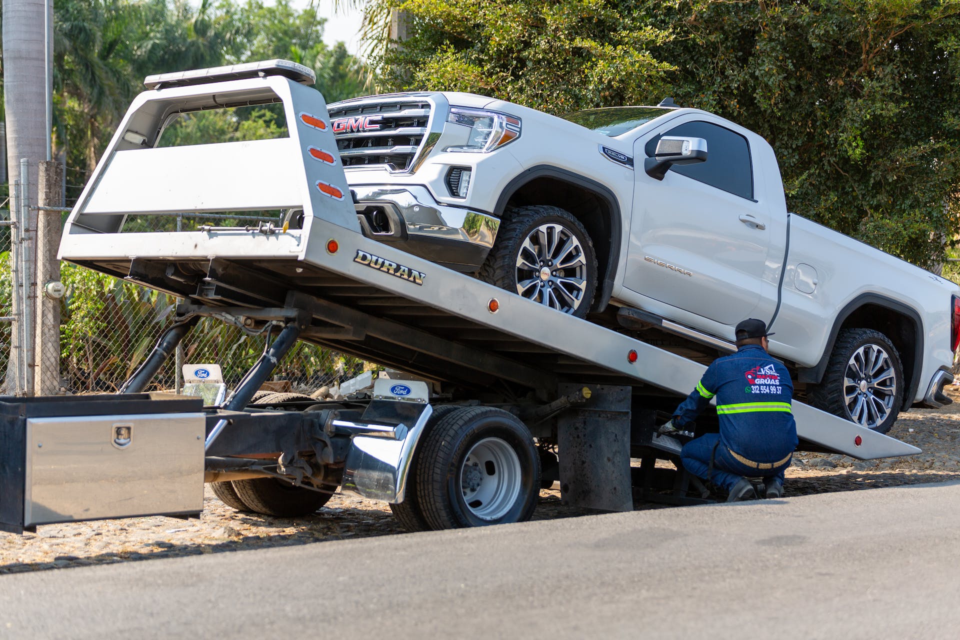 Can You Tow a Car from Private Property in Brisbane