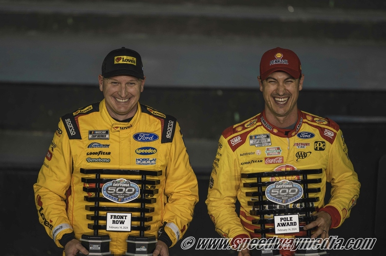 Logano clinches first Daytona 500 pole; McDowell claims front-row starting spot