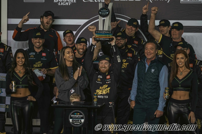 Reddick wins first Bluegreen Vacations Duel amid last-lap pass; Johnson rallies to make Daytona 500 field