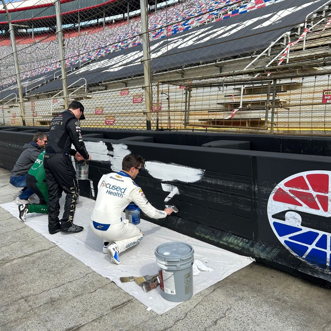 BRISTOL MOTOR SPEEDWAY RETURNS RETRO RED AND WHITE STRIPED TRACK WALLS AS PART OF FOOD CITY 500