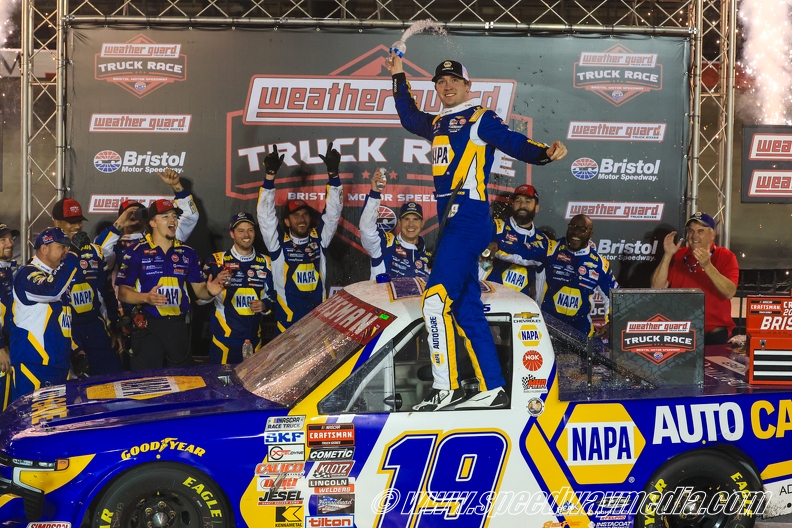 Eckes fends off Busch to capture his first Truck Series victory at Bristol