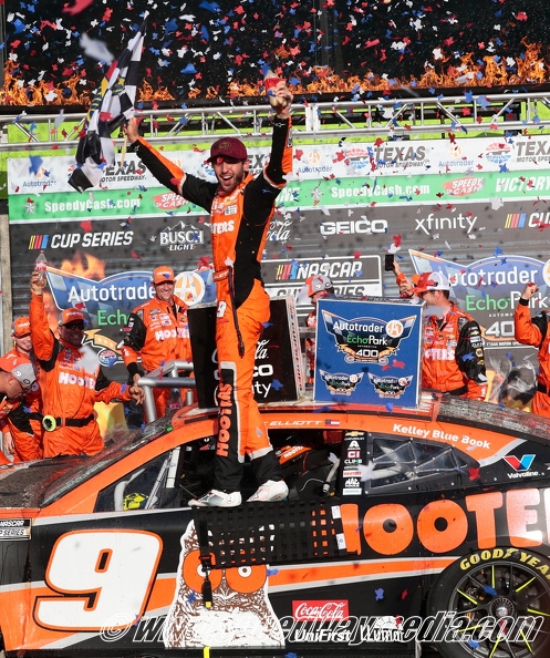 Chase Elliott snaps one-year winless drought by claiming a wild Cup victory at Texas