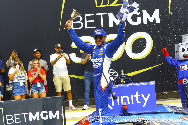 Chase Elliott scores upset Xfinity Series victory at Charlotte