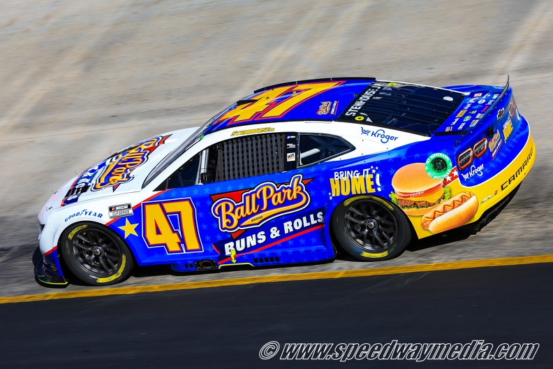 Stenhouse inks multiyear contract extension with JTG-Daugherty Racing