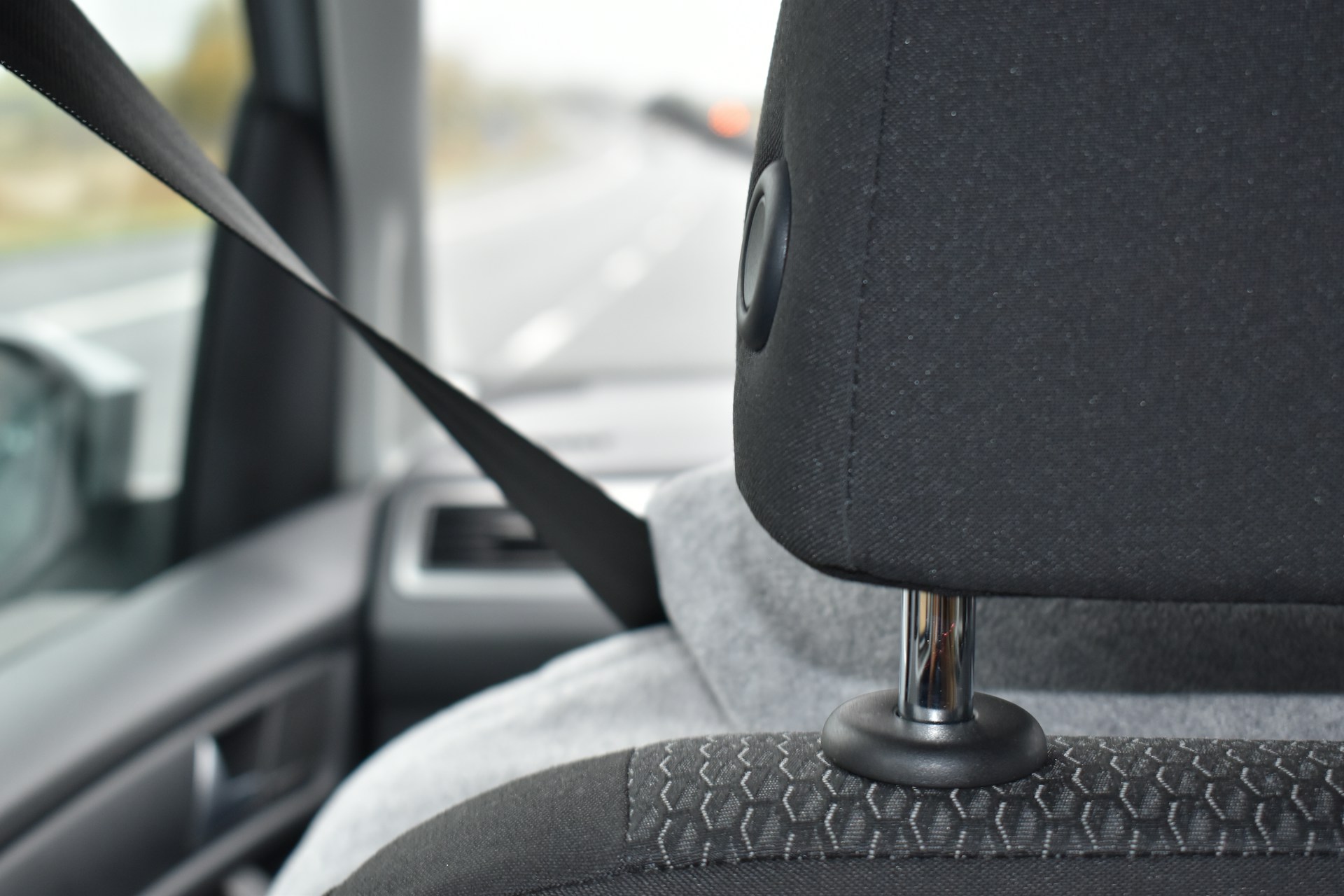 DIY or Professional? Choosing the Right Approach for Seat Belt Replacement