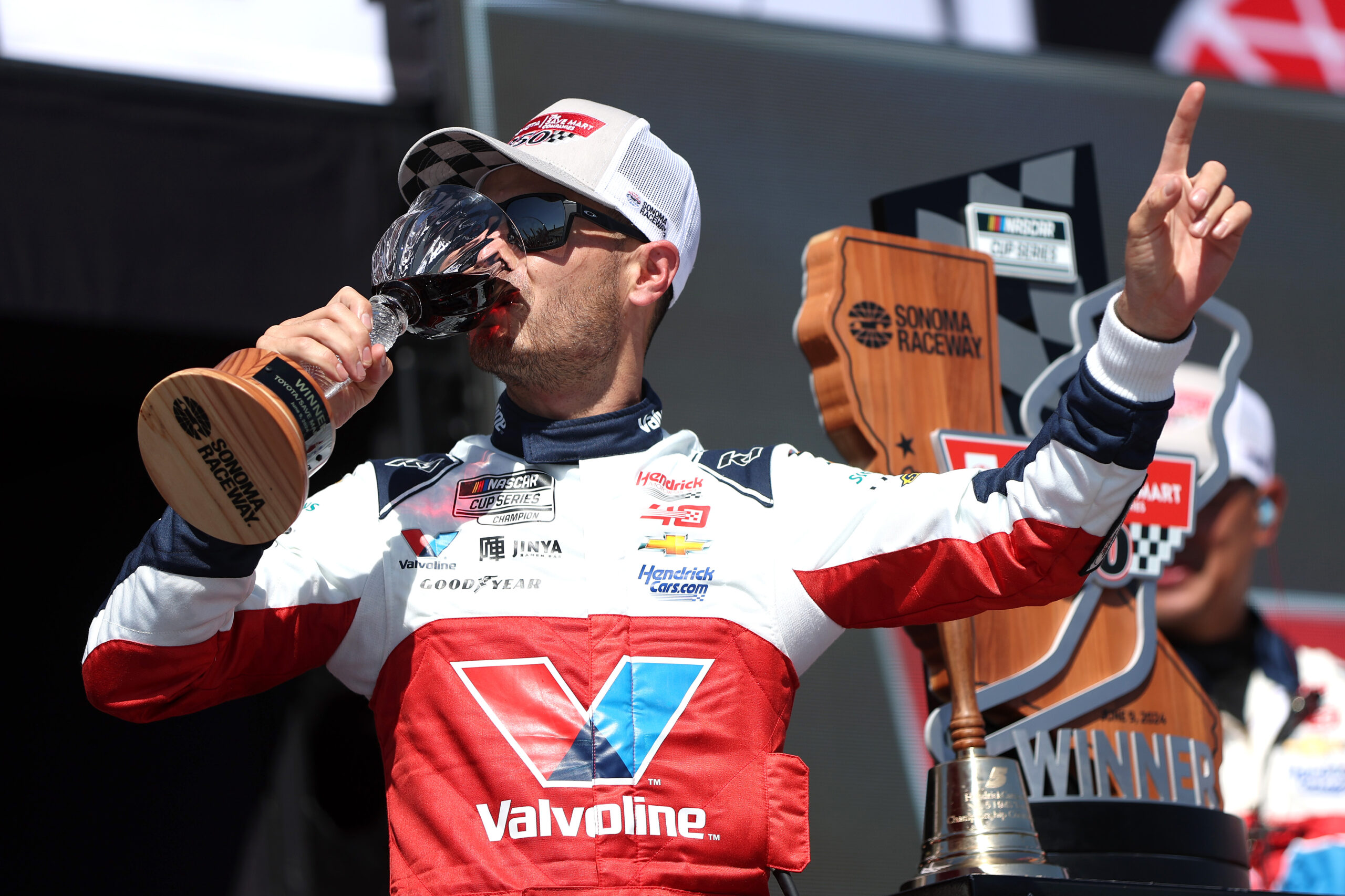Larson executes late pit strategy for a wild Cup victory at Sonoma