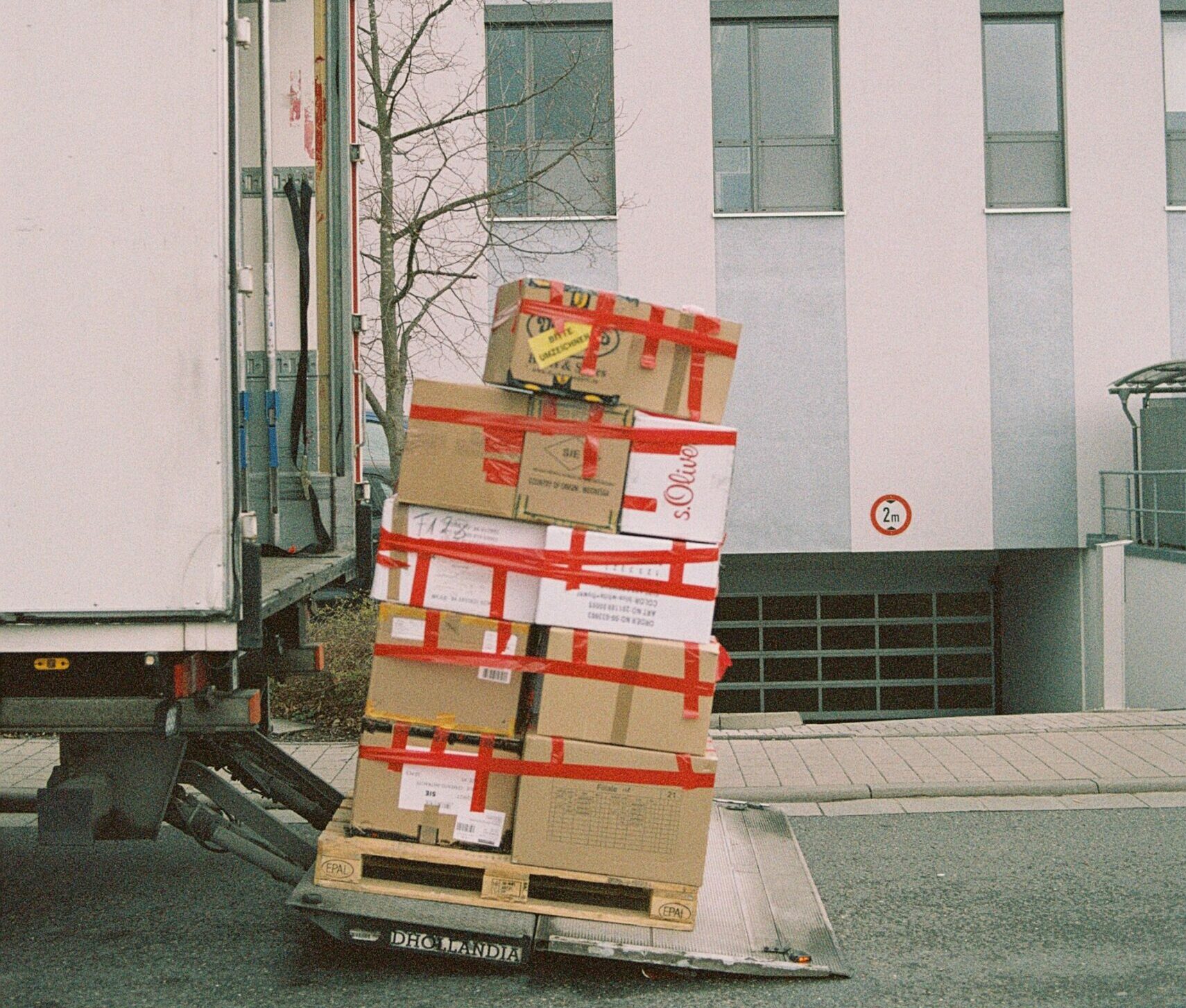 How to Safely Load and Unload Trailers