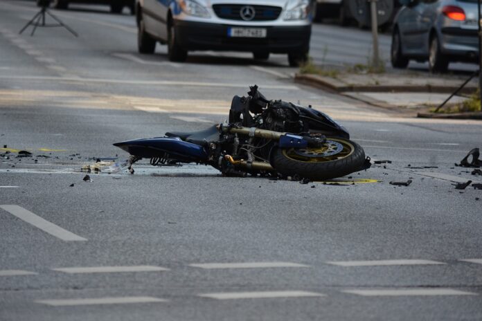 motorcycle-1041070_1280