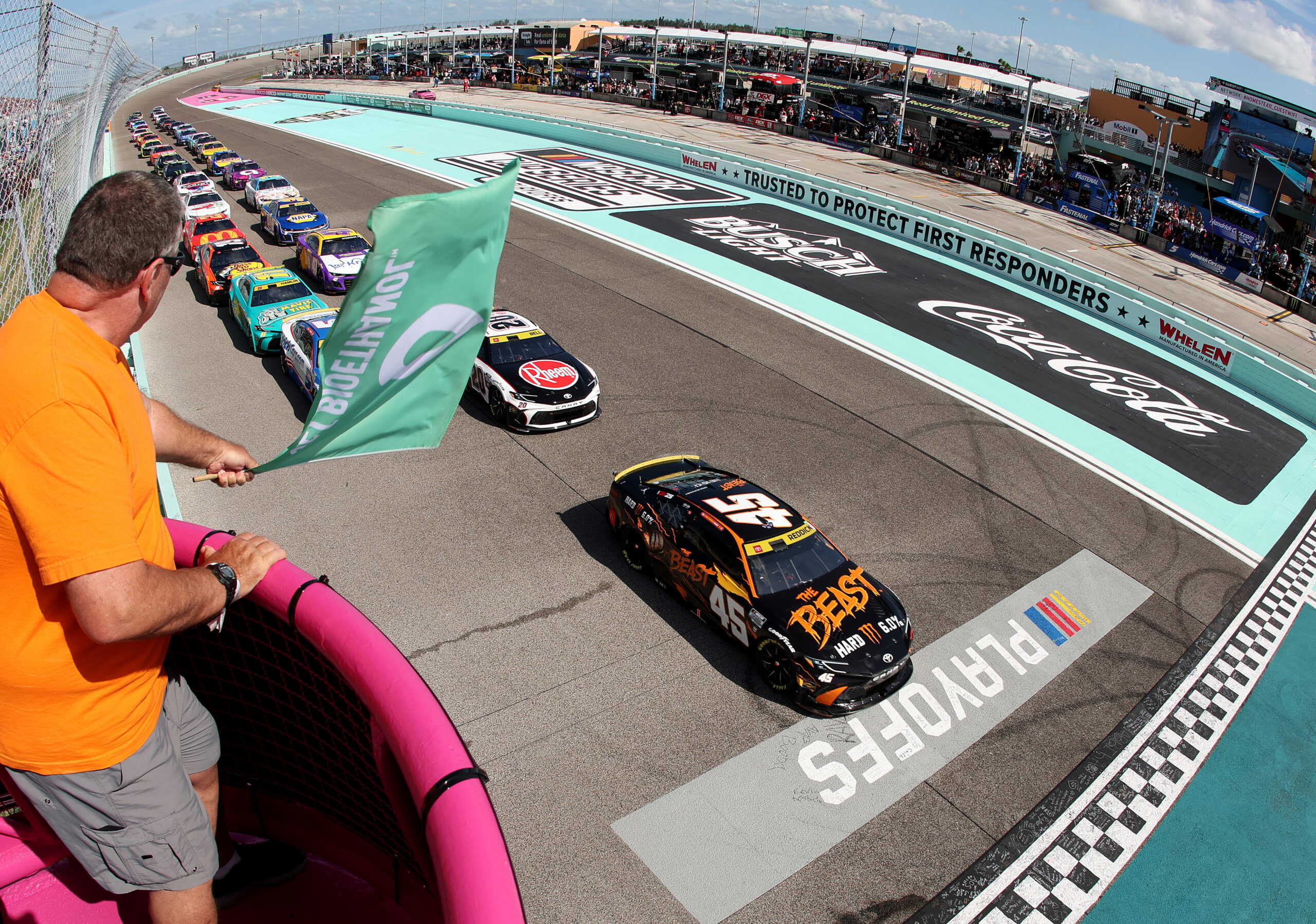 What went down in the Straight Talk Wireless 400 at Homestead-Miami Speedway