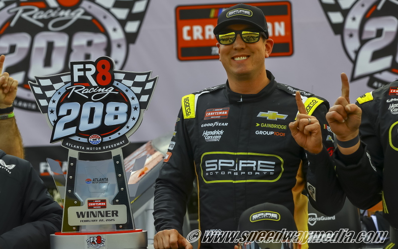 Kyle Busch edges Stewart Friesen for thrilling Truck victory at Atlanta
