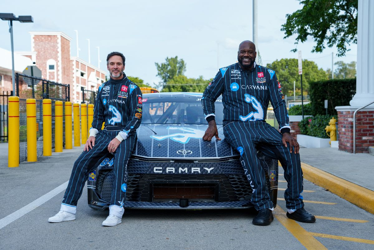 CARVANA, JIMMIE JOHNSON, AND SHAQUILLE O’NEAL SETTLE THE SCORE WITH ONE-OF-A-KIND PAINT SCHEME FOR DAYTONA