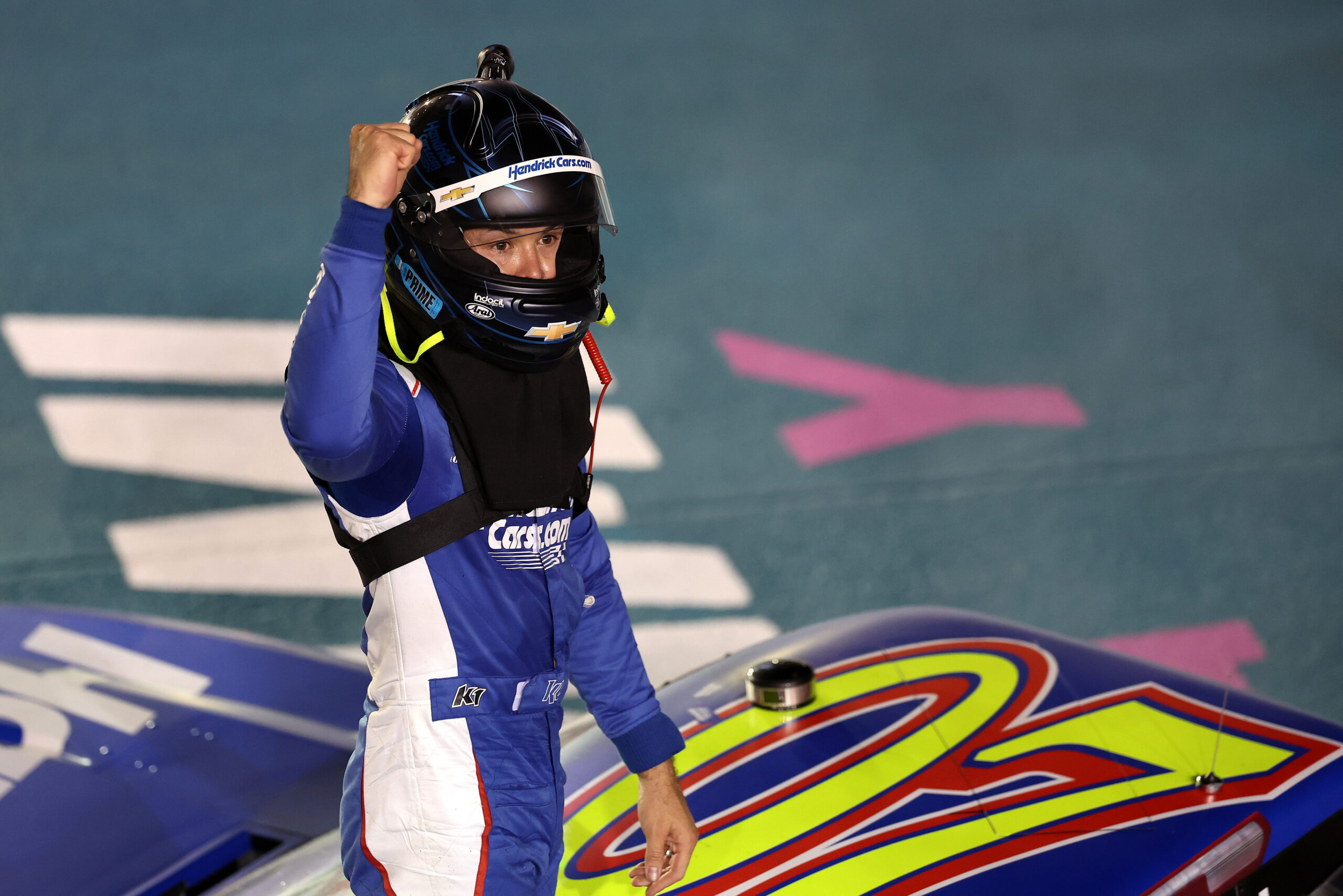 Kyle Larson achieves improbable Truck victory amid late spin at Homestead