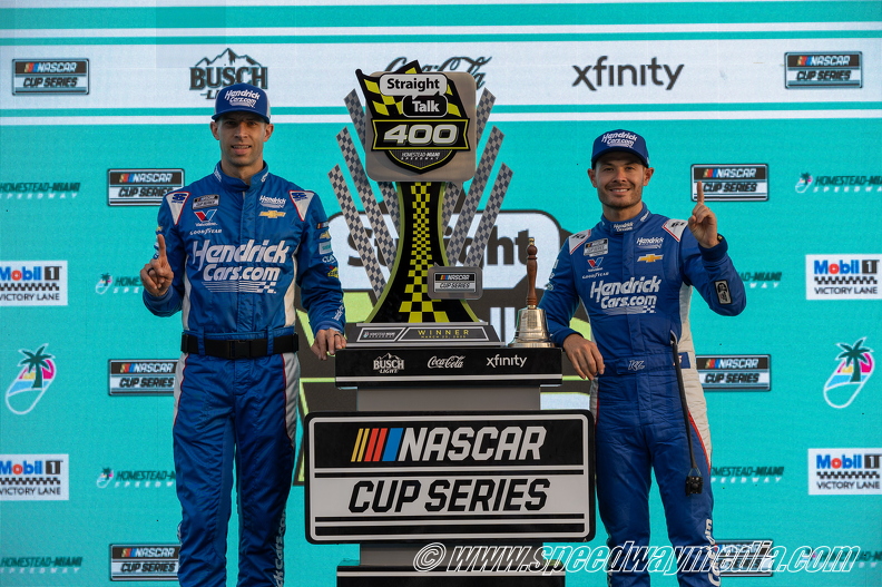 Kyle Larson capitalizes on Alex Bowman’s late misfortune for Cup victory at Homestead