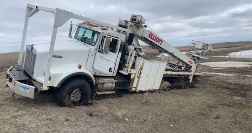 What to Do If Your Semi Truck Breaks Down on the Highway: A Step-by-Step Guide