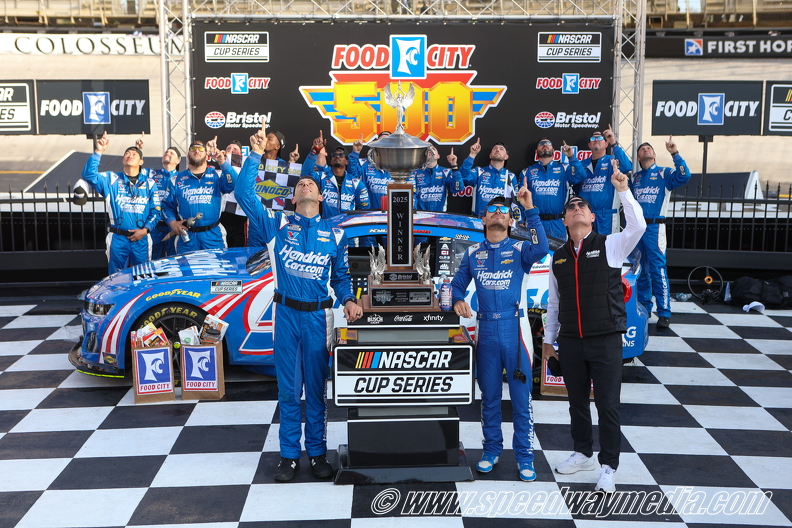 Kyle Larson dominates for emotional Cup victory at Bristol