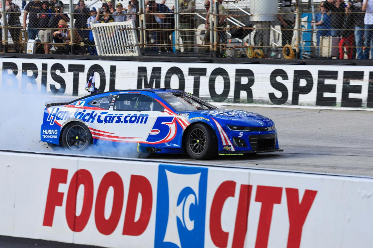 CHEVROLET NCS: Larson Conquers “The Last Great Colosseum” for Second Win of the Season
