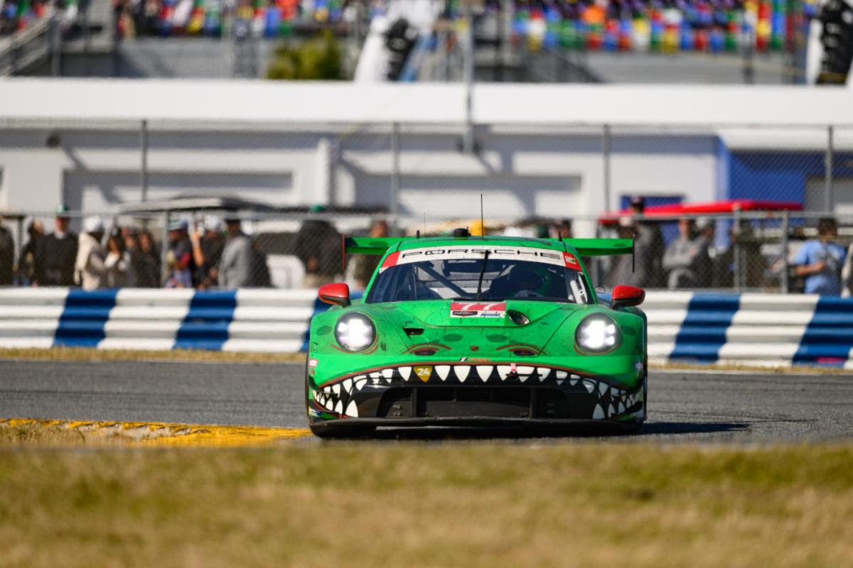 Sibling Rivalry Takes Over AO: Roxy Sidelines Rexy for Shot at Victory