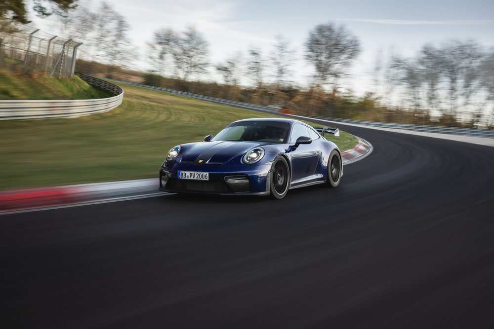 New record: Porsche 911 GT3 masters Nürburgring-Nordschleife in 6:56.294 minutes