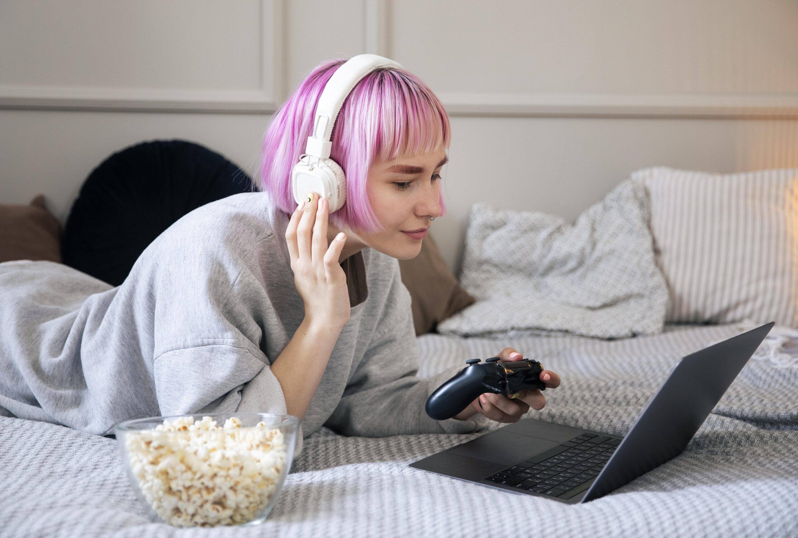 How Online Entertainment Has Transformed the Way We Relax and Unwind at Home