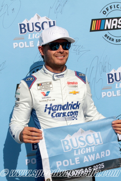 Kyle Larson sets pace to claim Cup Series Pole at Kansas