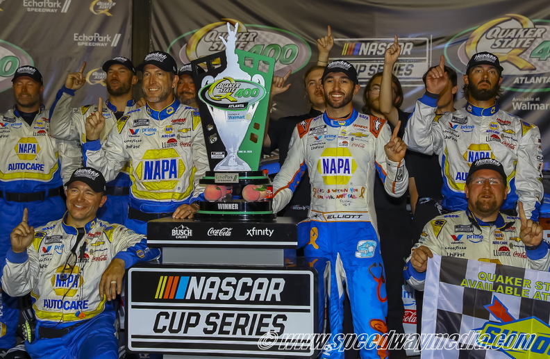 Chase Elliott overtakes Brad Keselowski on final lap for Cup victory at EchoPark Speedway