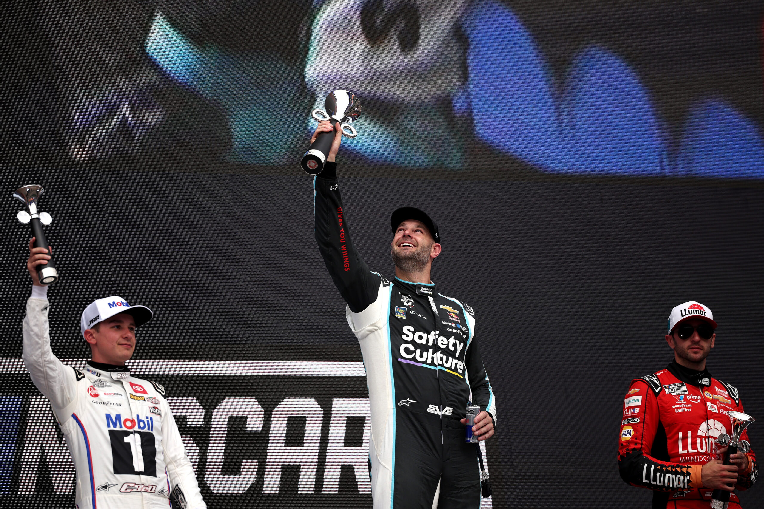 Shane van Gisbergen motors to dominant Cup victory at Mexico City