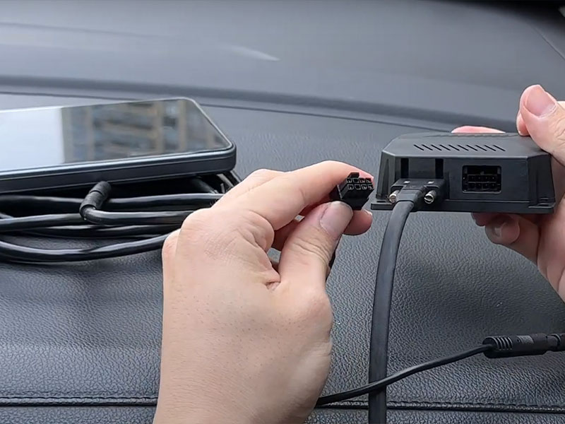 Connect to the AI-Box and the screen