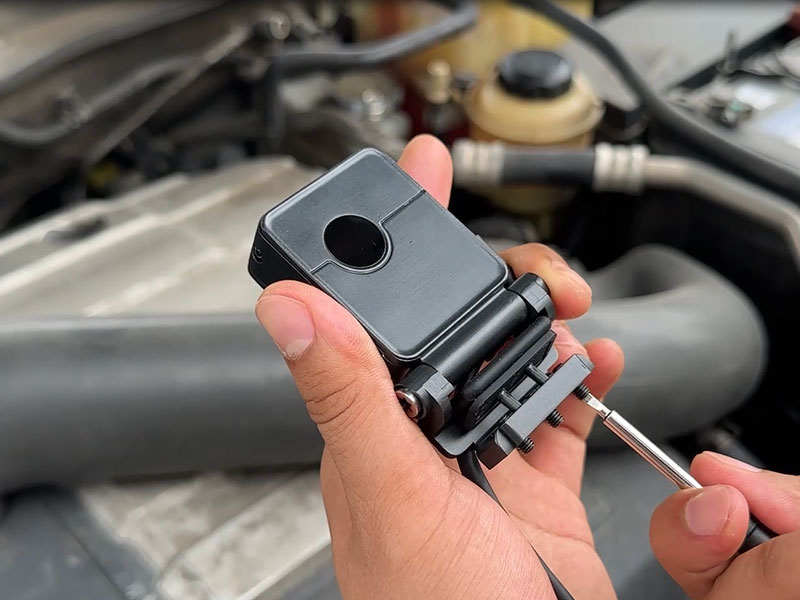 The camera comes with its own mounting bracket