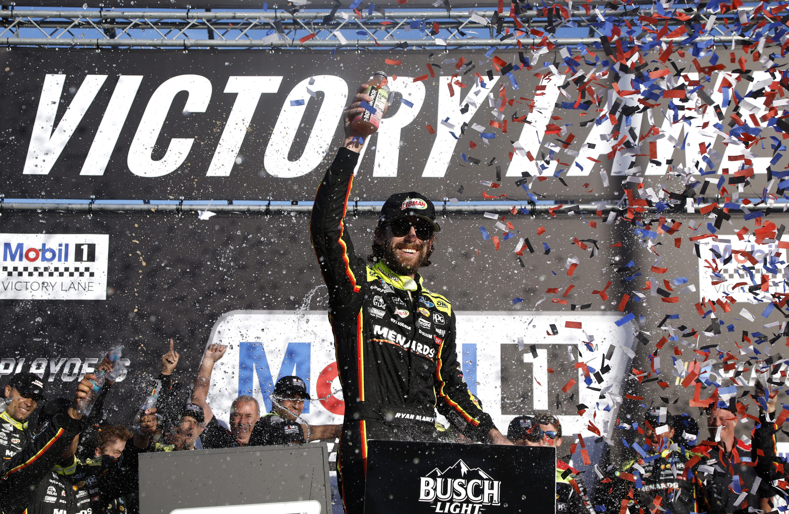 Blaney wins the Mobil 1 301 at New Hampshire and advances to the round of 8