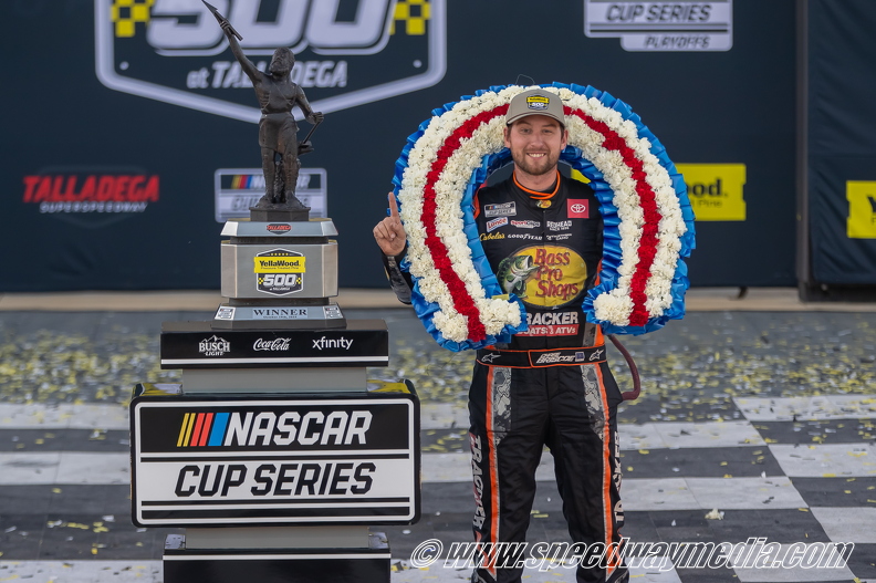 Chase Briscoe clinches first Championship 4 berth with thrilling overtime victory at Talladega