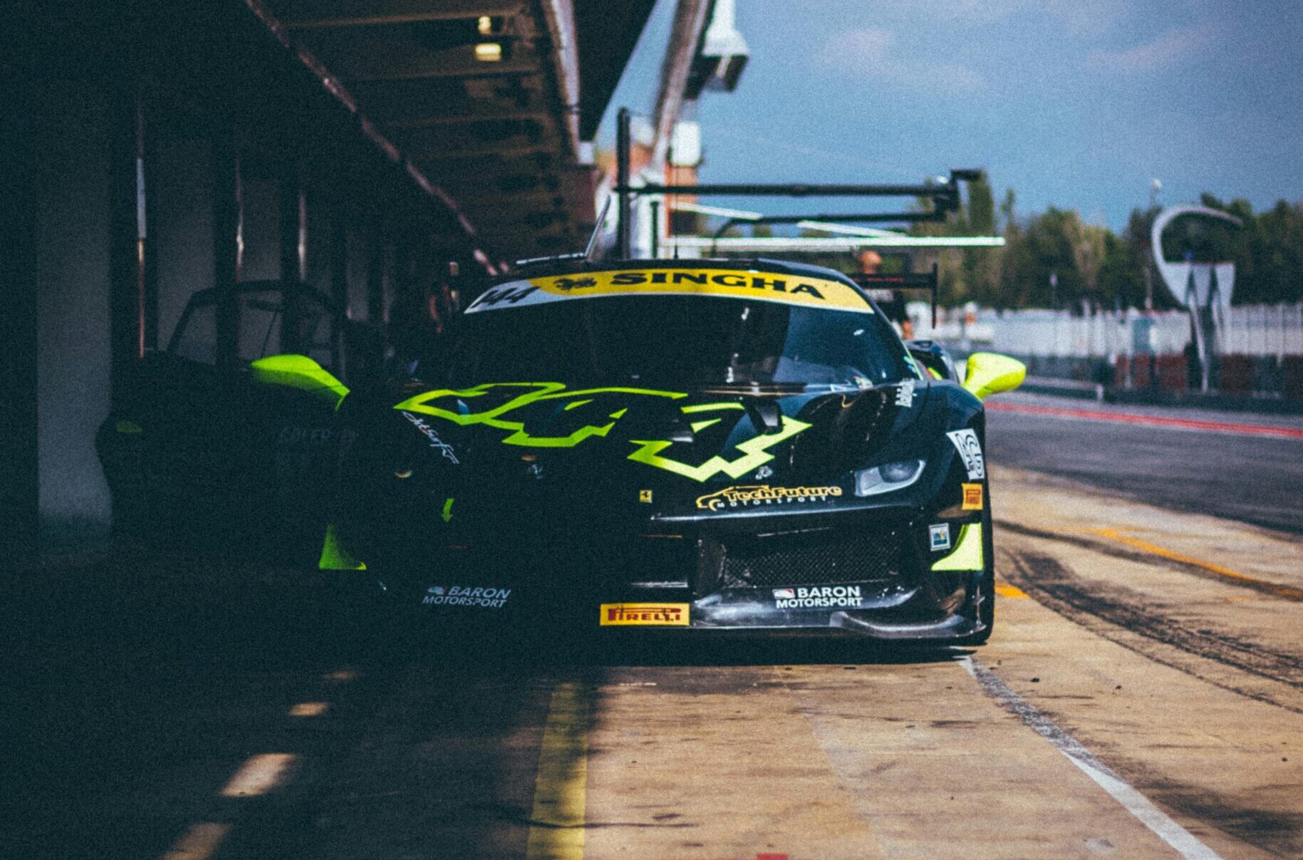 Why Speedway Fans Also Enjoy Online Casino Games