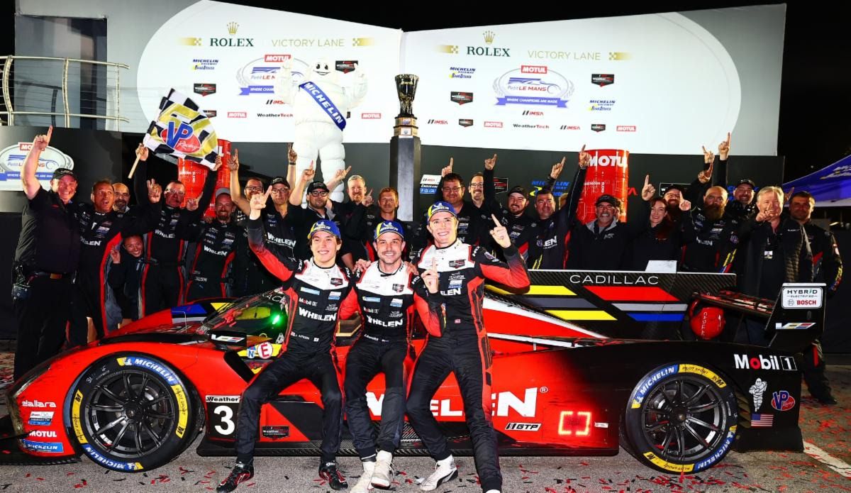 Cadillac finishes season with flurry