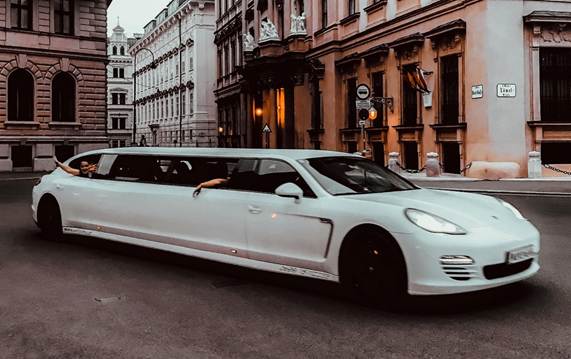 Using Luxury Chauffeur Services to Improve Your Vacation Experience