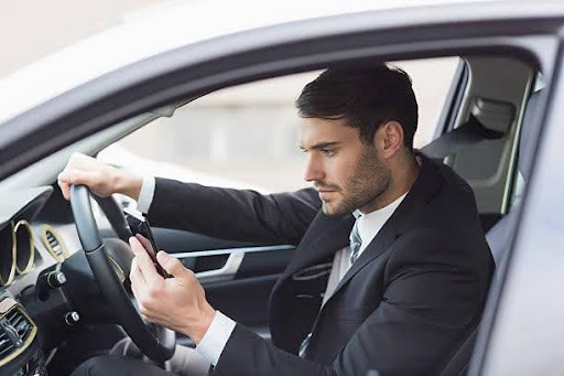 5 Key Factors to Consider Before Hiring a Distracted Driving Lawyer