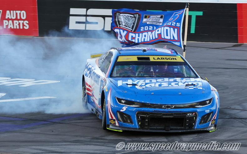 Kyle Larson rallies for second Cup Series championship; Ryan Blaney scores thrilling overtime victory at Phoenix