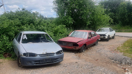 Pros and Cons of Selling to a Junk Car Buyer