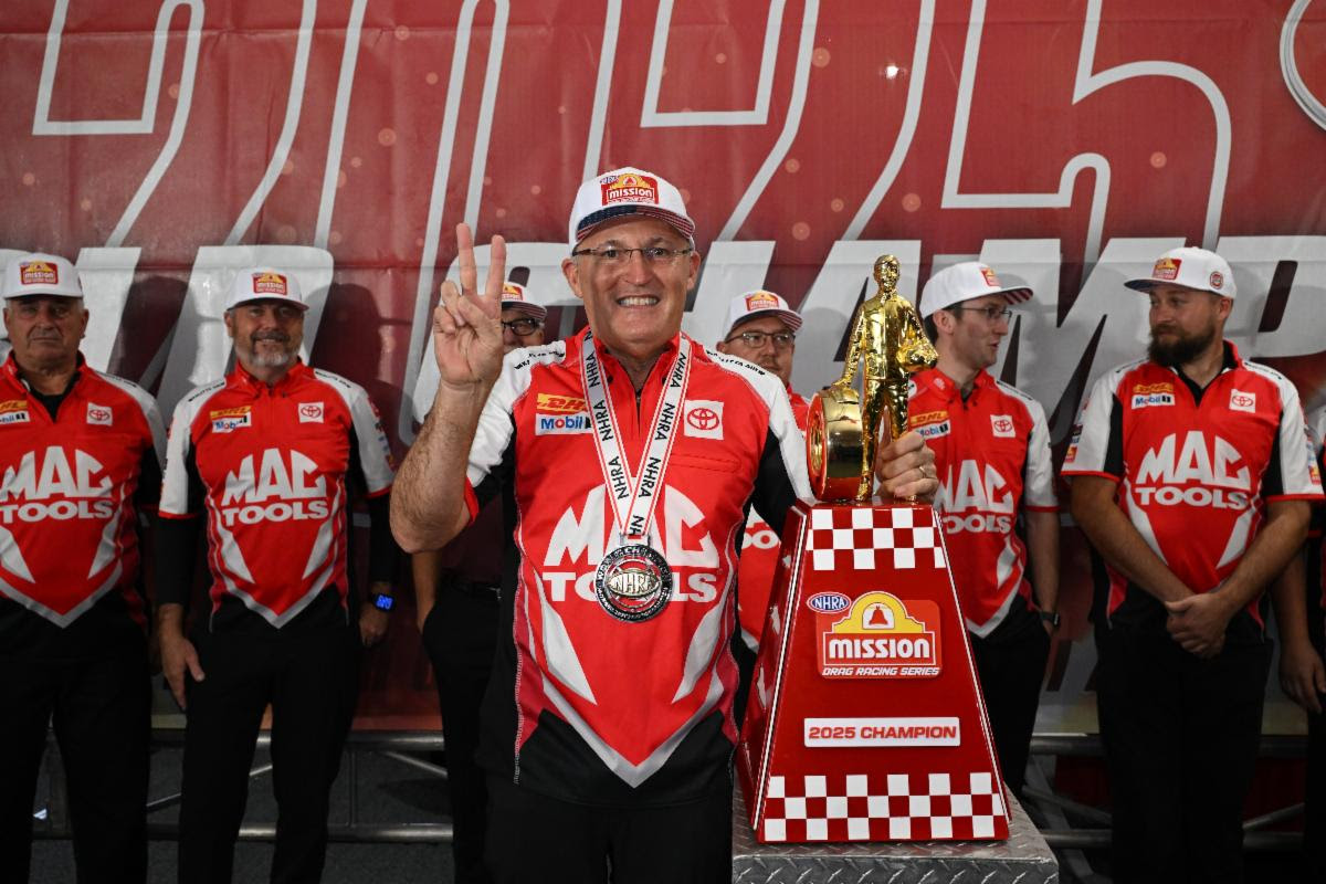 TOP FUEL’S DOUG KALITTA CLAIMS SECOND TITLE ON SATURDAY IN-N-OUT BURGER NHRA FINALS
