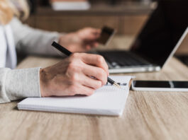 How do Students in China take Notes?