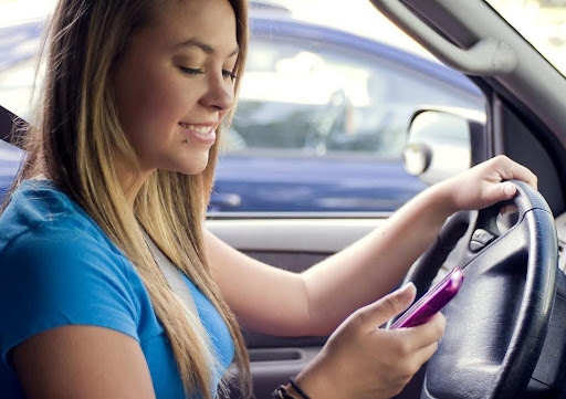 How to Establish Liability in a Distracted Driving Accident