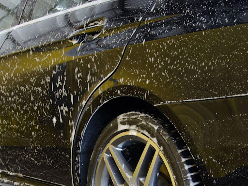 Shine Without Contact: The Science Behind Touchless Car Washing in Canada